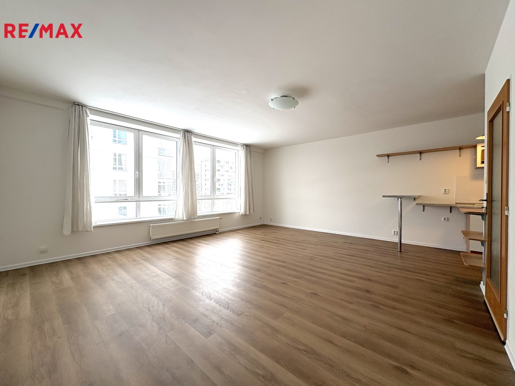 Hlavní obytná místnost - aktuální podoba