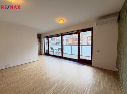 Pronájem bytu, 1+kk, 42 m²