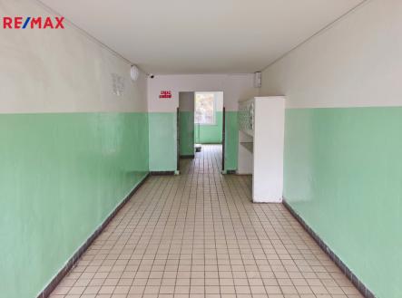 Vstupní chodba do budovy.