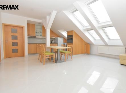 Pronájem bytu, 3+kk, 82 m²