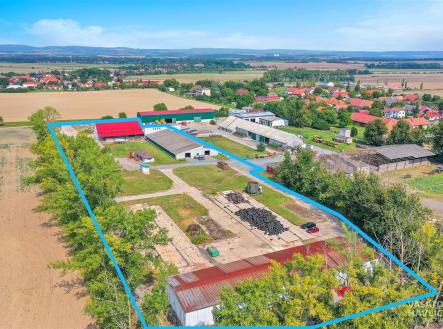 Prodej komerčního objektu, průmyslový areál, 3 000 m²