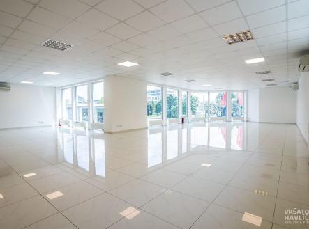 Pronájem obchodní prostor, 400 m²