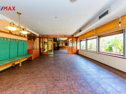 Pronájem - obchodní prostor, 175 m²