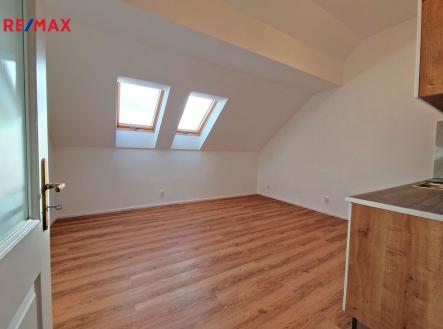 Pronájem bytu, 1+kk, 27 m²