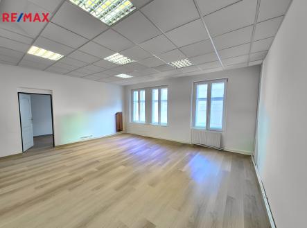 Pronájem - kanceláře, 89 m²