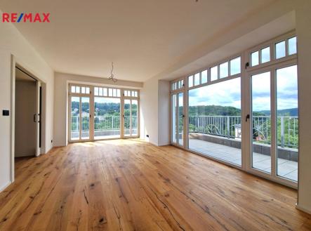 Pronájem - kanceláře, 676 m²