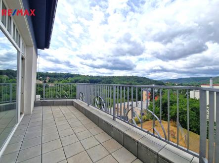 Pronájem - kanceláře, 676 m²
