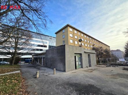 Pronájem obchodní prostor, 420 m²