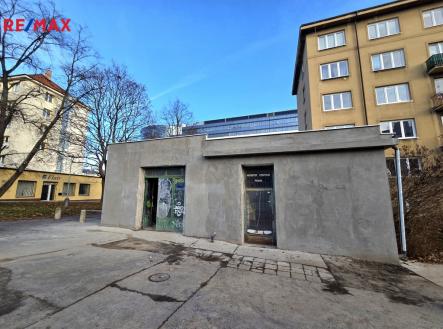 Pronájem obchodní prostor, 420 m²