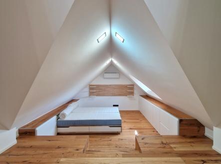 Pronájem bytu, 3+kk, 110 m²