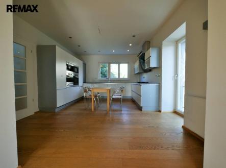 Pronájem domu/vily, 260 m²