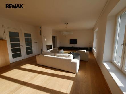 Pronájem domu/vily, 260 m²