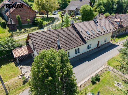 Prodej rodinného domu o třech bytech a pozemků 941 m2