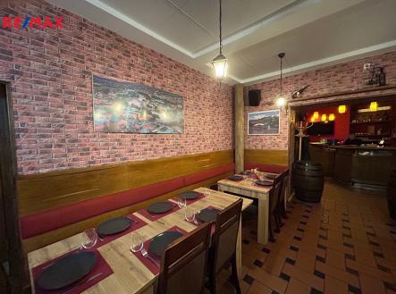 Pronájem obchodní prostor, 339 m² obrázek