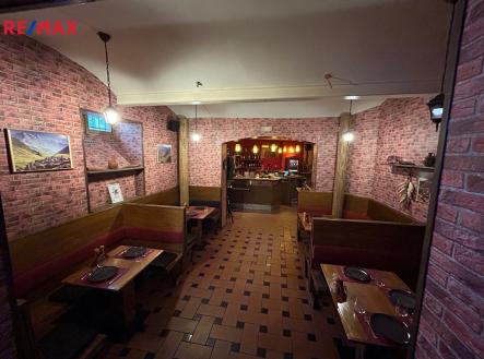 Pronájem obchodní prostor, 339 m²