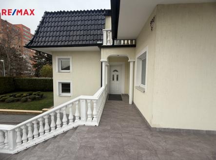 Pronájem domu/vily, 642 m²