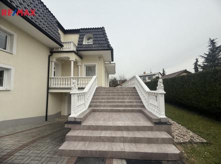 Pronájem domu/vily, 642 m²