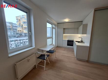 Pronájem bytu, 1+kk, 42 m²
