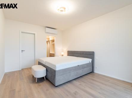 Pronájem bytu, 2+kk, 75 m²