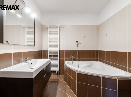 Pronájem bytu, 2+kk, 58 m²