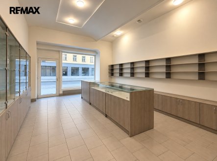 Pronájem obchodního prostoru s výlohou, 51 m² – Praha 4, Nuselská