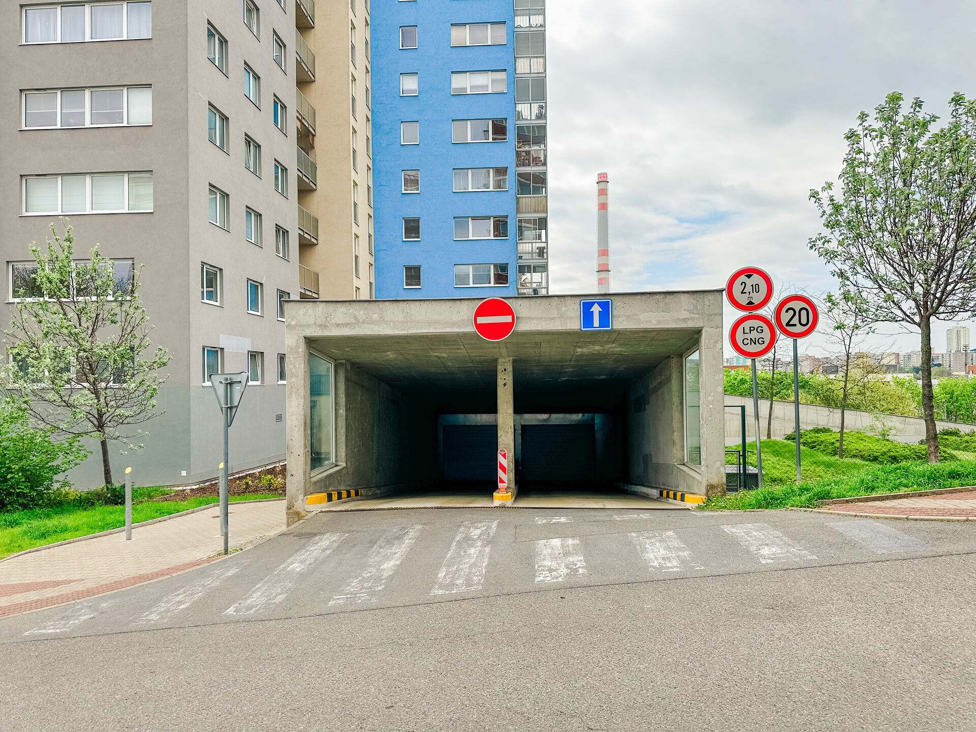 Pronájem garážového stání, 14 m², ul. V Dolině, Praha-Michle