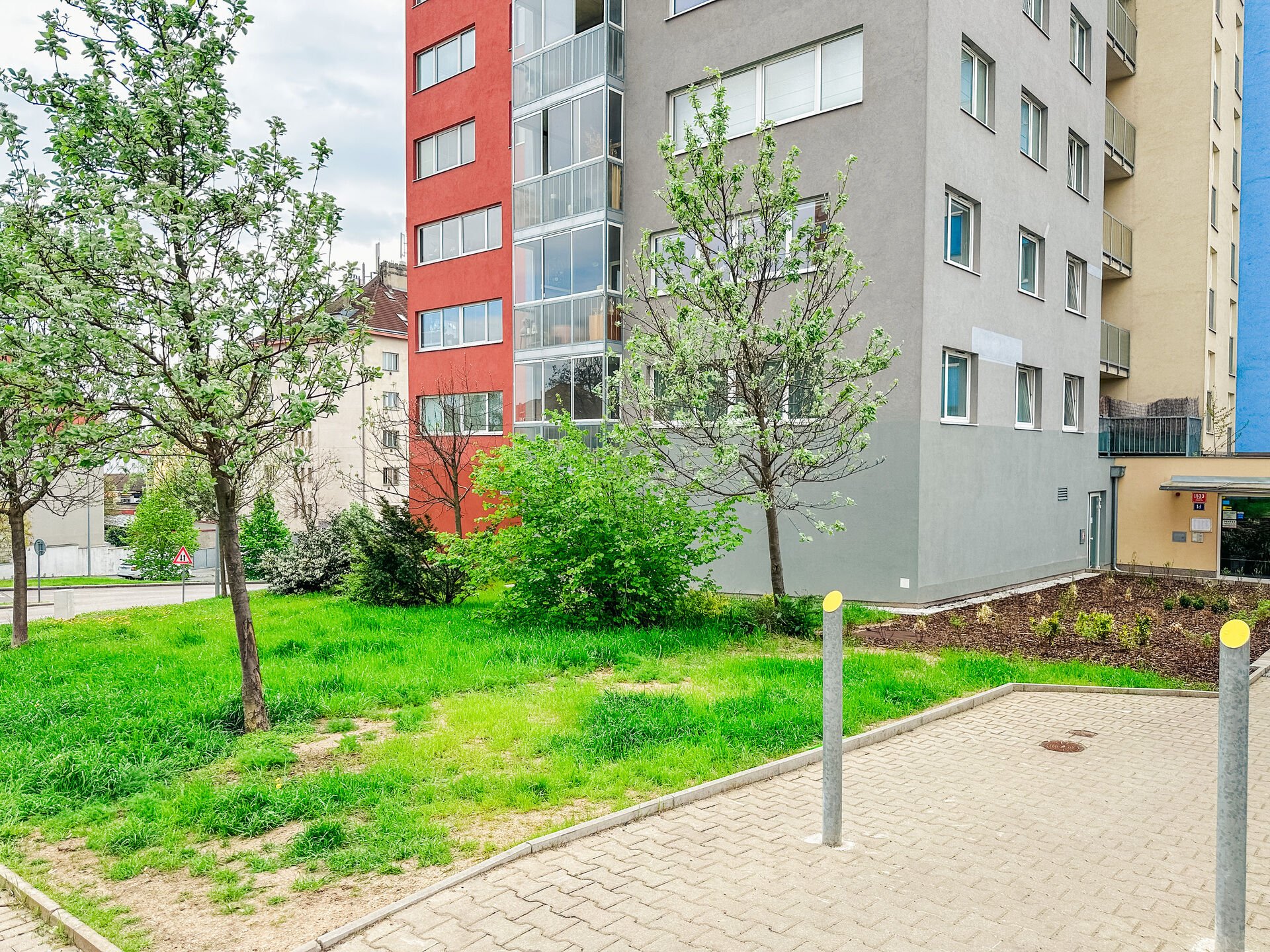 Pronájem garážového stání, 14 m², ul. V Dolině, Praha-Michle