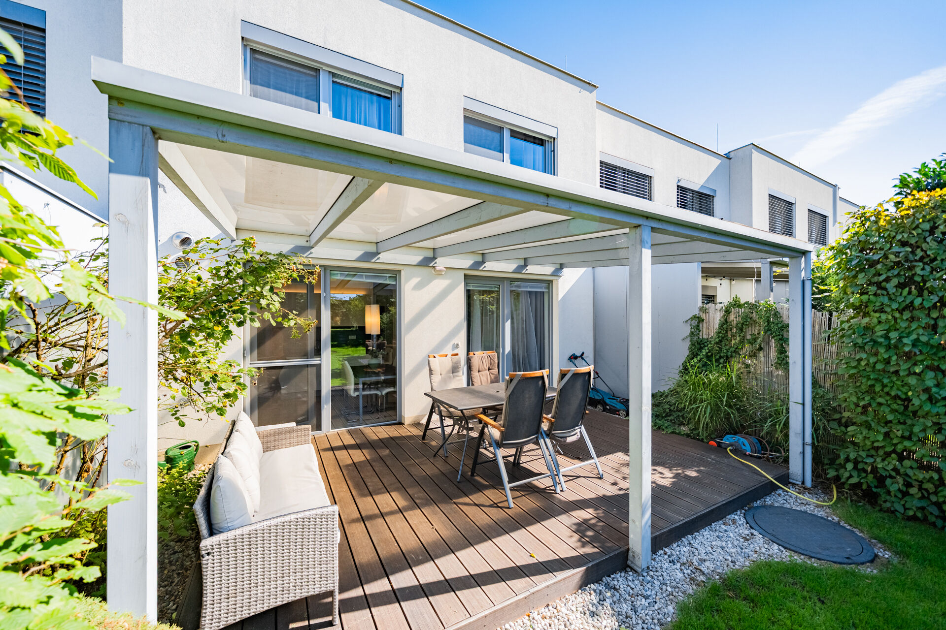 Prodej domu 4kk, 109 m², s garáží, terasou a zahradou, pozemek 288 m², ul. Lhenická, Praha-Cholupice