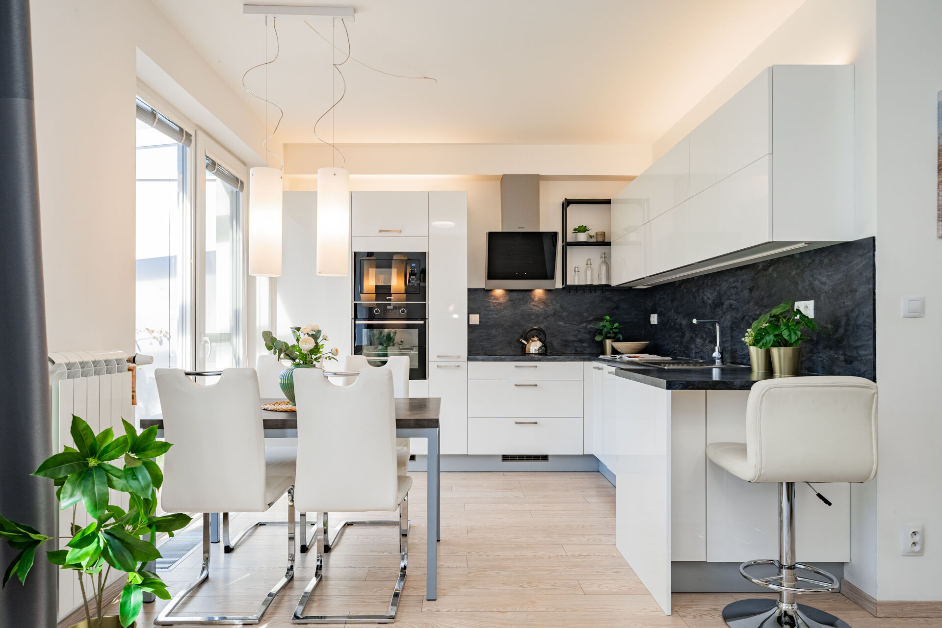 Prodej domu 4kk, 109 m², s garáží, terasou a zahradou, pozemek 288 m², ul. Lhenická, Praha-Cholupice