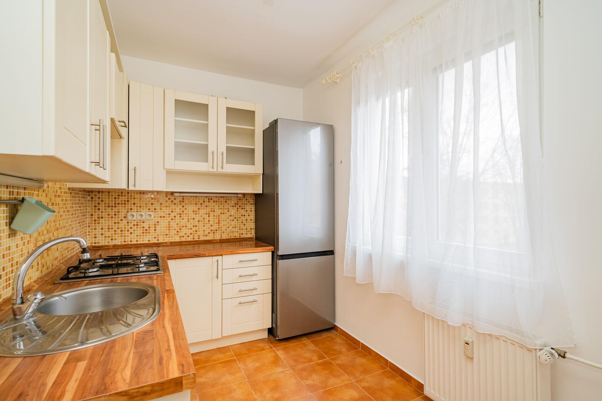 Pronájem 2+1, 58m2, Zeyerova alej, Praha - Břevnov