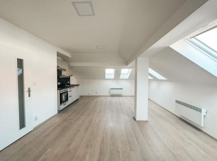 Pronájem bytu, 3+kk, 74 m²