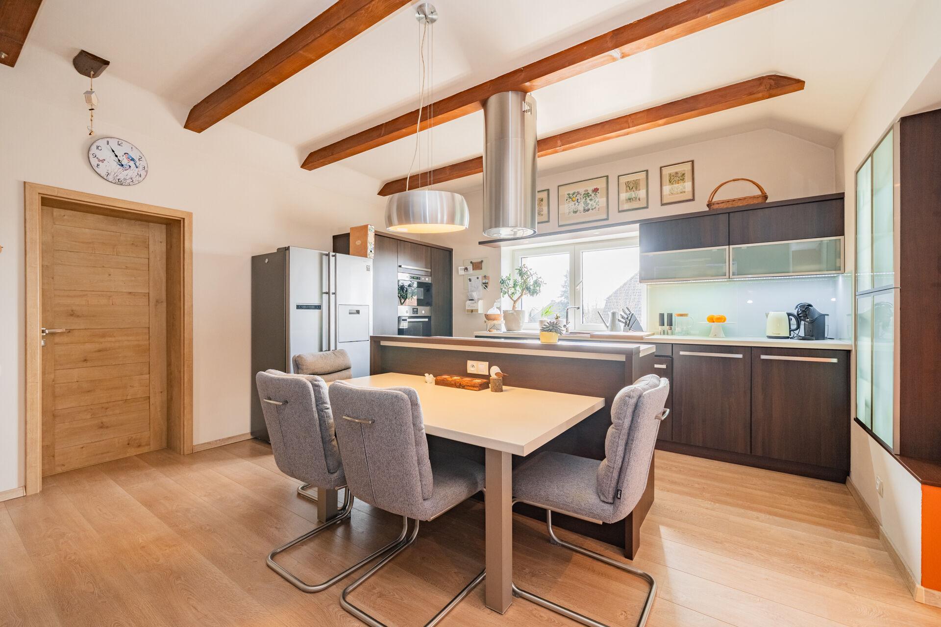Prodej bytu 4+1, 146 m2, šatna, půda, pozemek 420 m2, ul. Křivoklátská, Unhošť
