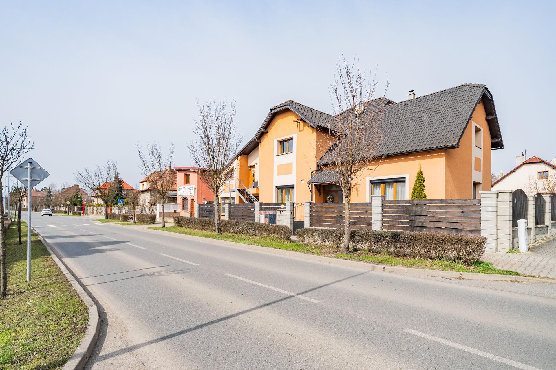 Prodej nemovitosti, 146 m2, šatna, půda, pozemek 420 m2, ul. Křivoklátská, Unhošť
