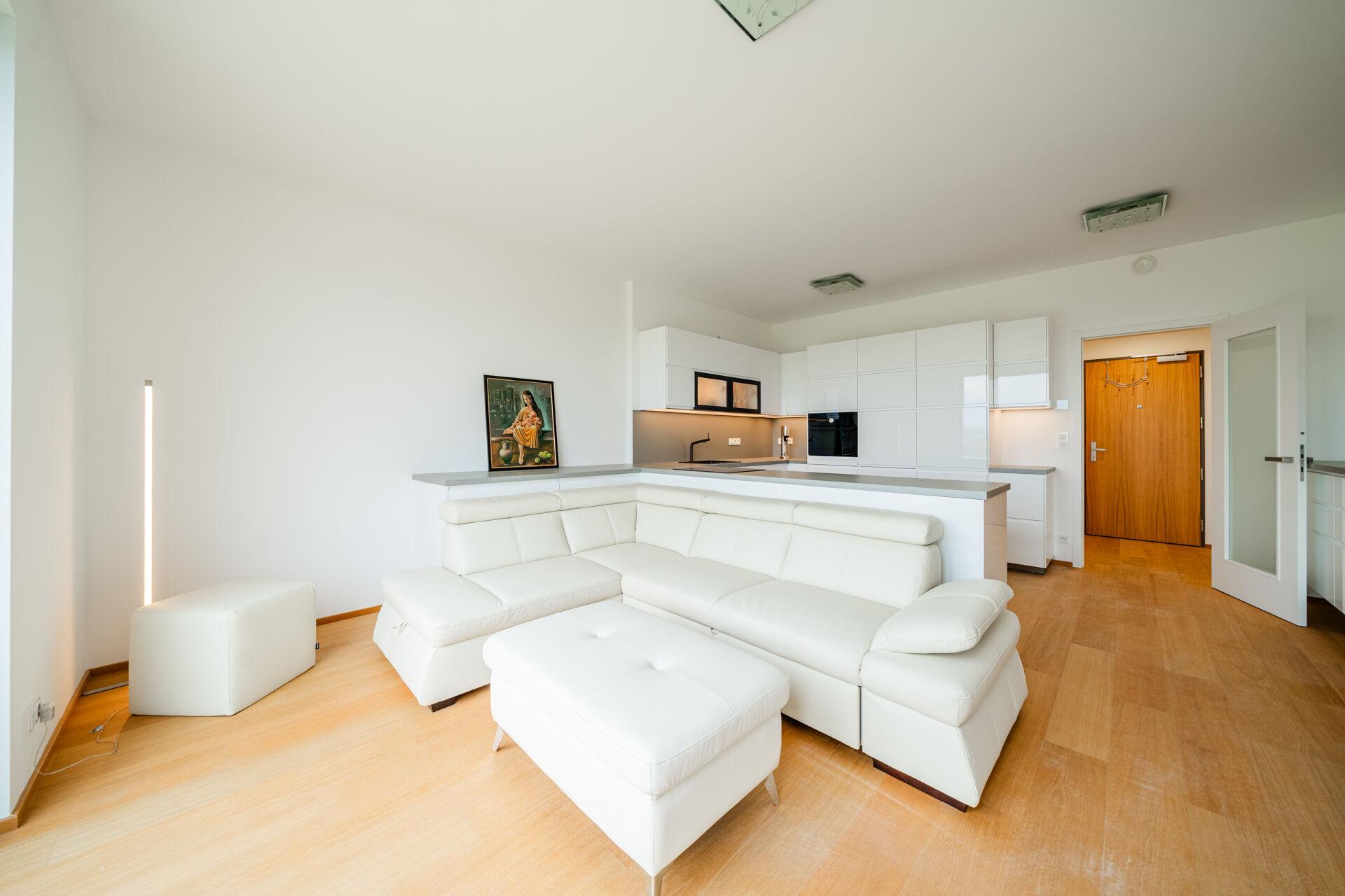 Prodej bytu 1kk, 41 m2, novostavba, ul. V Třešňovce, Praha 9