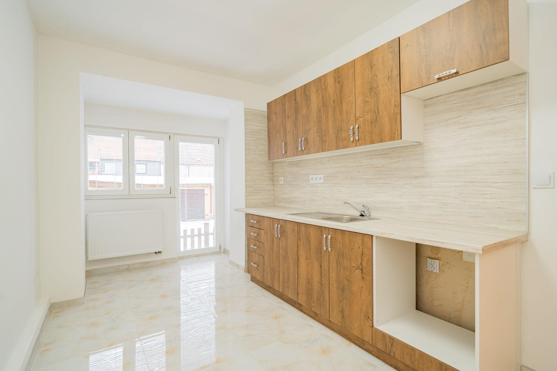 Prodej bytu 2+1, 65 m2, s předzahrádkou a garáží, ul.Vrchlického, Kralupy nad Vltavou