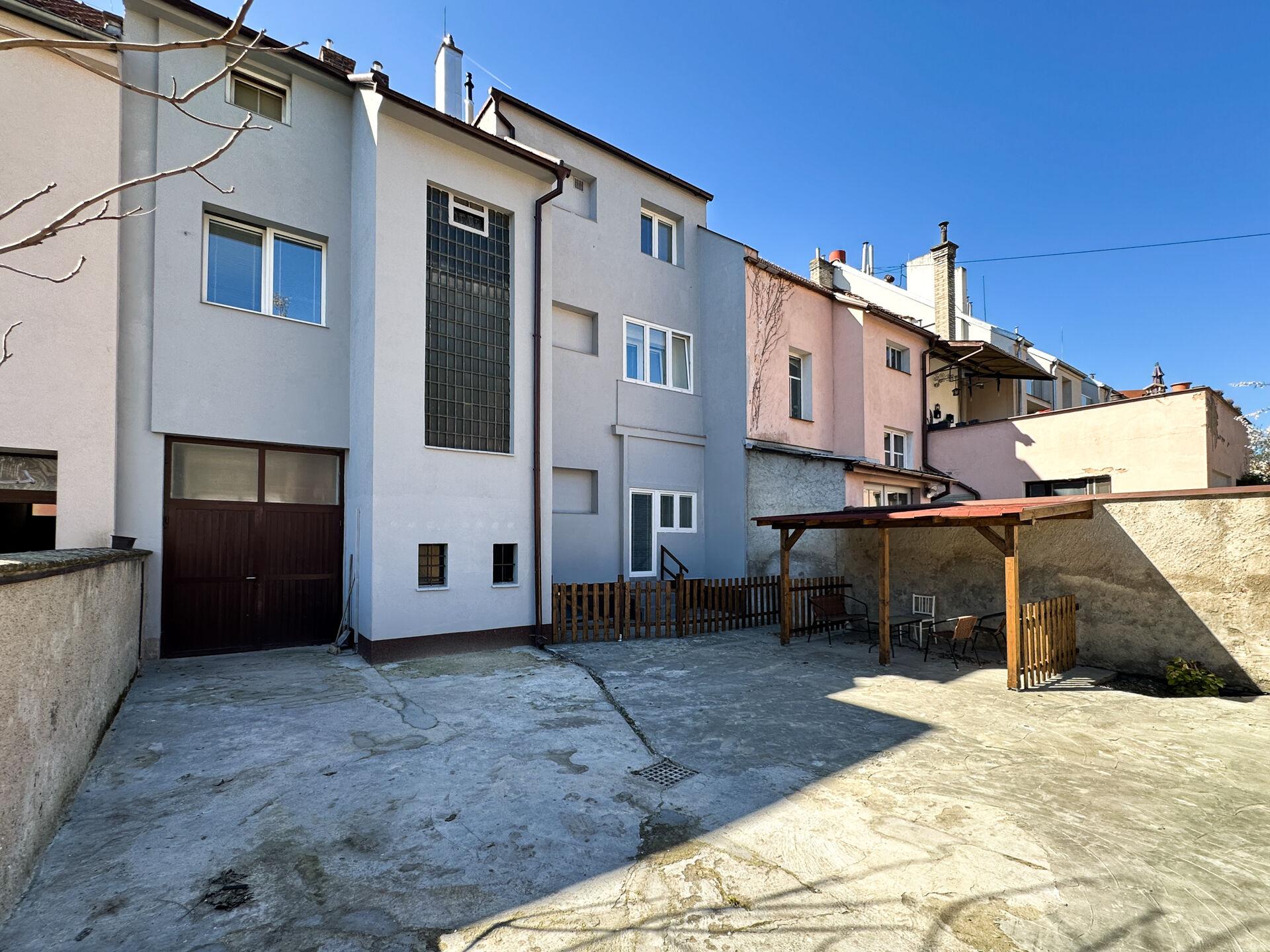 Prodej bytu 2+1, 65 m2, s předzahrádkou a garáží, ul.Vrchlického, Kralupy nad Vltavou