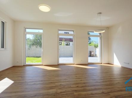 Pronájem obchodní prostory, 92 m²