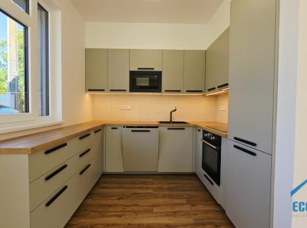 Pronájem obchodní prostory, 92 m²