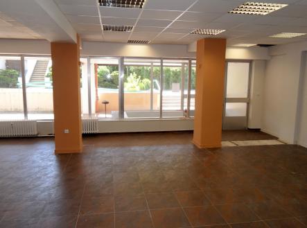 Pronájem - obchodní prostor, 112 m²