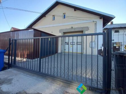 Pronájem skladovací prostor, 272 m²