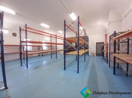 Pronájem skladovací prostor, 272 m²