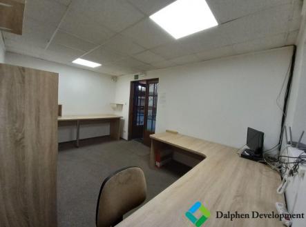 Pronájem skladovací prostor, 272 m²