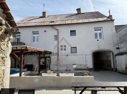 Prodej nájemního domu, 900 m²
