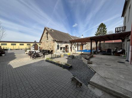 Prodej nájemního domu, 900 m²