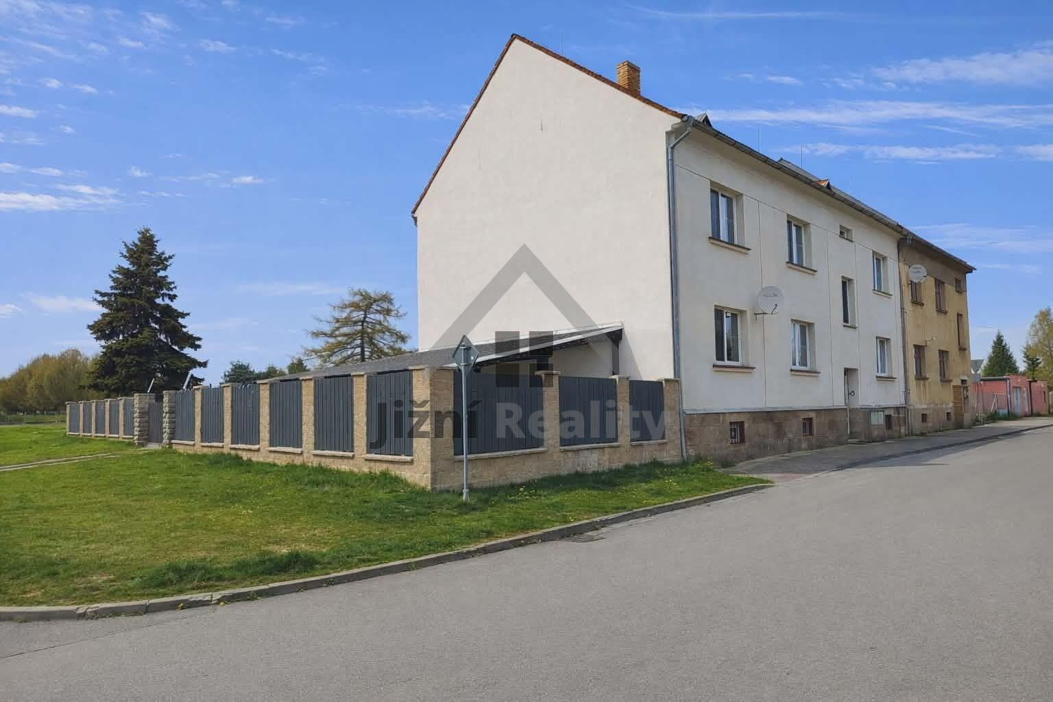 Prodej činžovního domu v Českých Velenicích