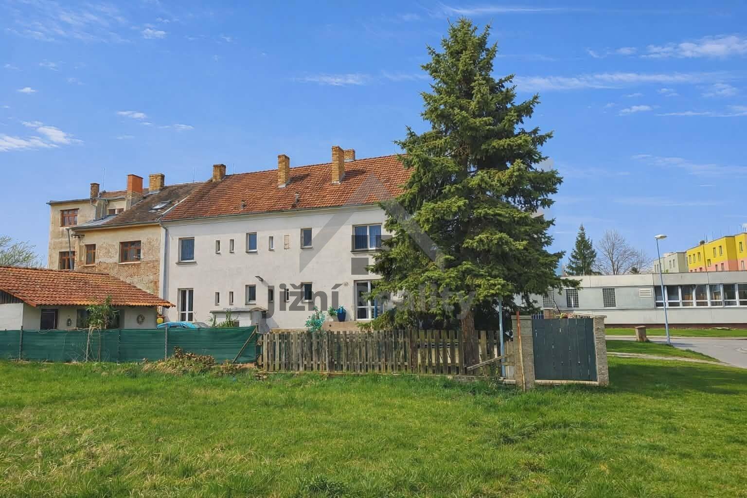 Prodej činžovního domu v Českých Velenicích