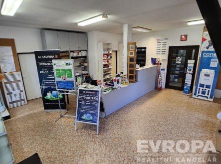 Pronájem obchodní prostor, 450 m²