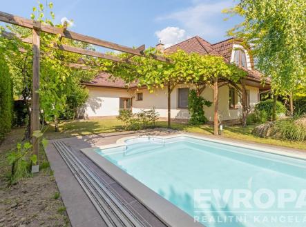 Prodej - dům/vila, 272 m²