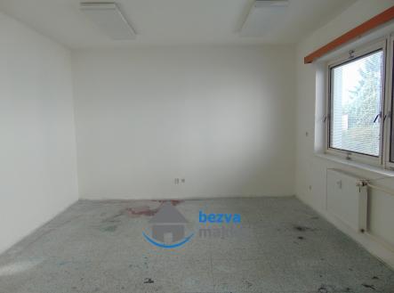 Pronájem komerčního objektu, sklad, 27 m²