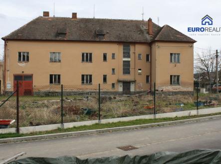 Prodej - nájemní dům, 330 m²